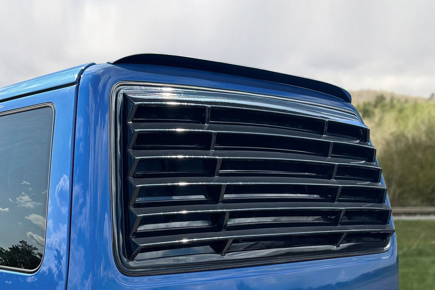 T4 - LOUVER