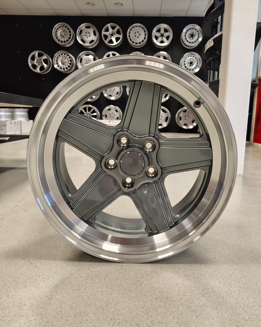 17" PENTA DARK 5X112