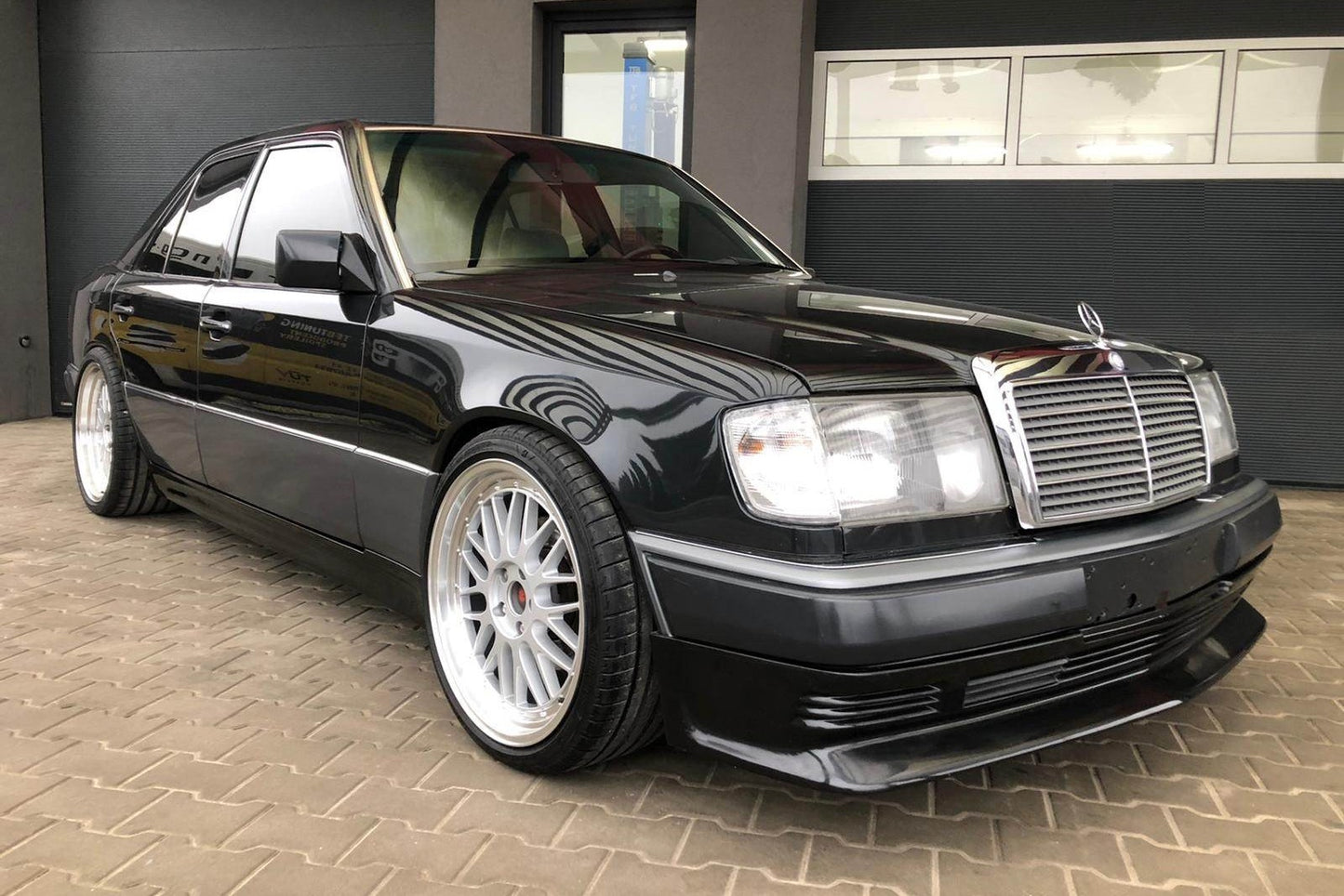 E - W124 KAMEI DEFENSA DELANTERA